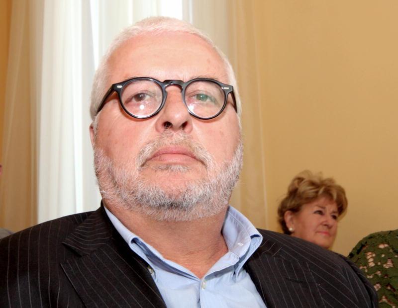 Il sindaco elbano beffa Renzi, il refuso del premier trasformato in un autogol