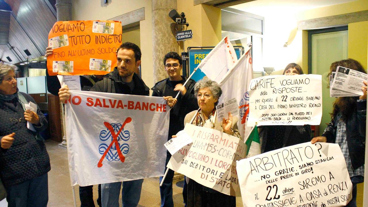 Una protesta degli azzerati Carife
