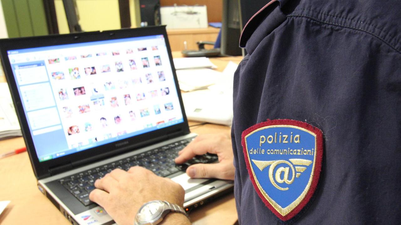 La Polizia postale ha svolto le perquisizioni in tutta Italia