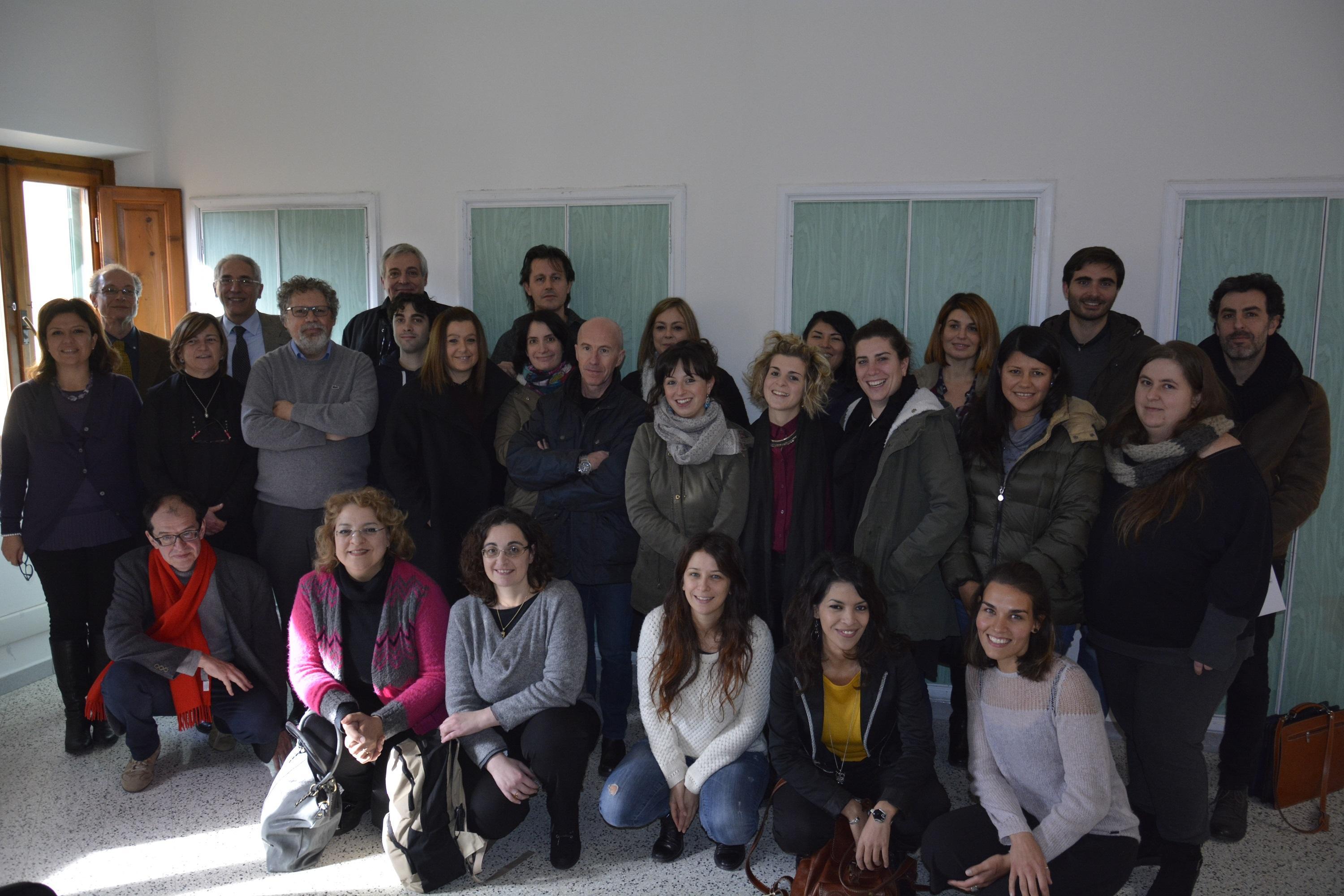 Foto di gruppo con i corsisti, i docenti dell'Università di Firenze e Roberto Macrì, Renza Sanesi e Nicoletta Ulivi (Opera Santa Rita)