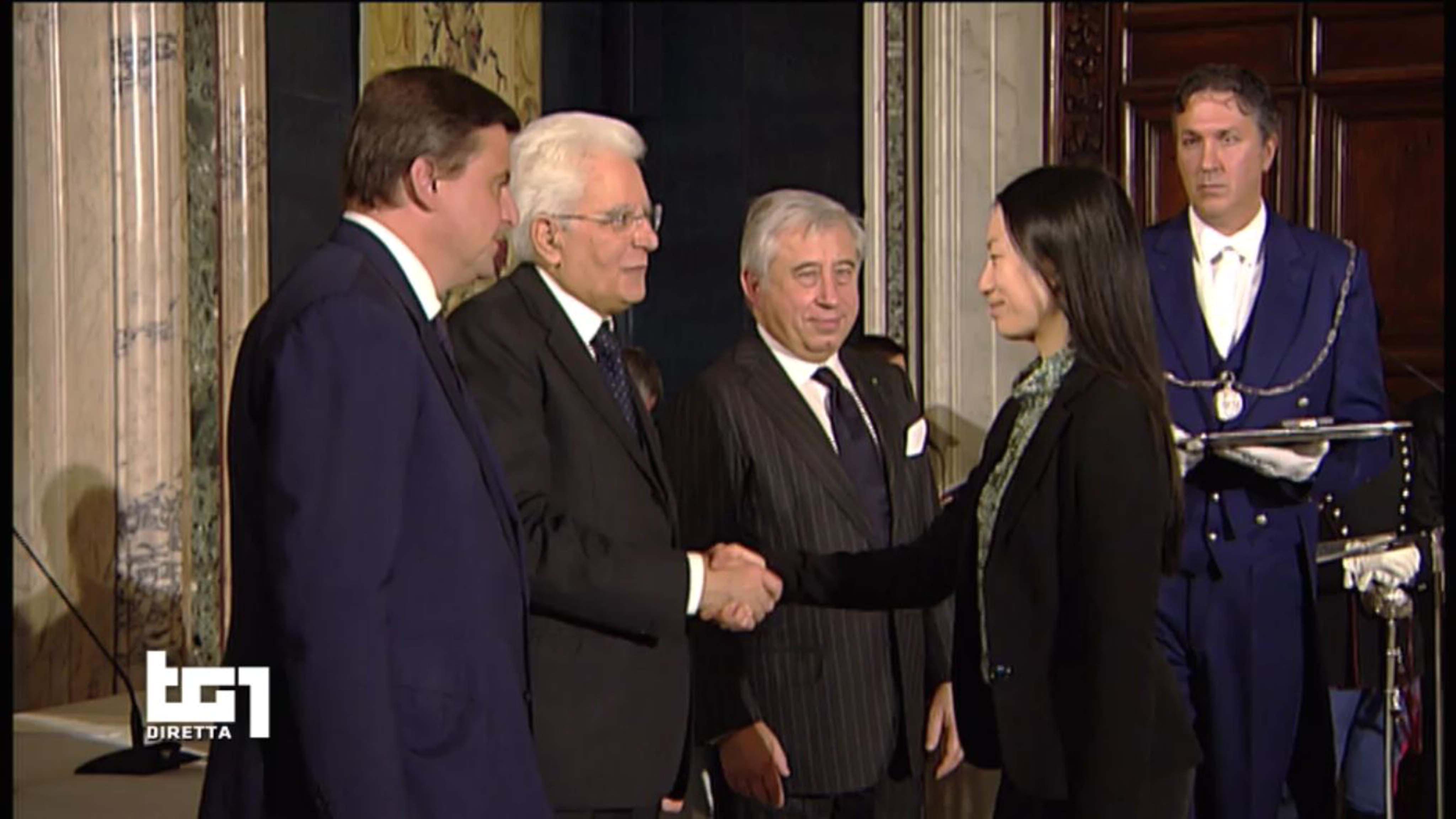 Il presidente Sergio Mattarella premia Sofia Mao (Foto Franco Silvi)