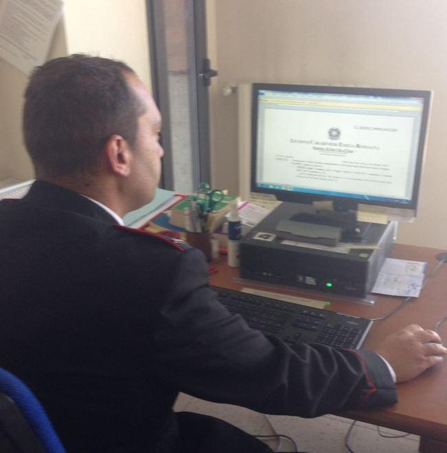 Reggio Emilia, vendevano viaggi su Facebook comprati con la carta clonata 