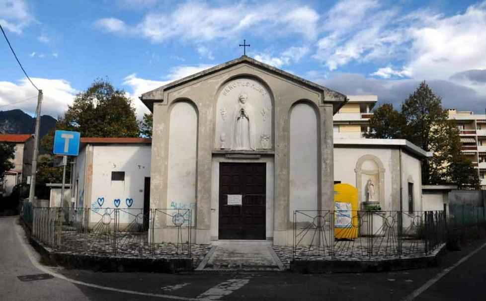 "Migranti nella vecchia chiesina di San Pio X"