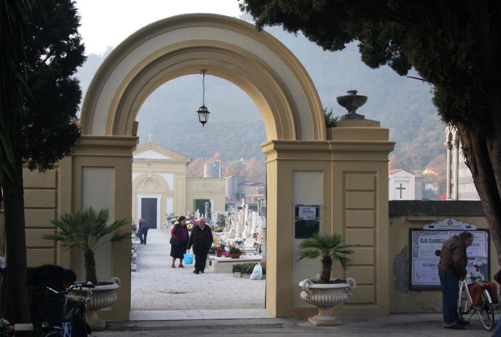 Operazione anti degrado nei cimiteri cittadini