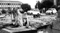 La piazza devastata dalla furia del fiume