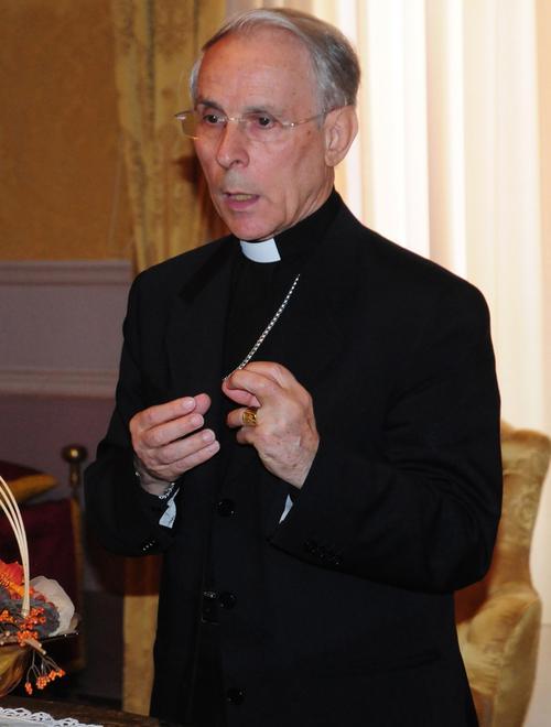 Monsignor Sanna apre le porte ai laici 