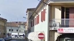 Negoziante aggredita da uomo mascherato