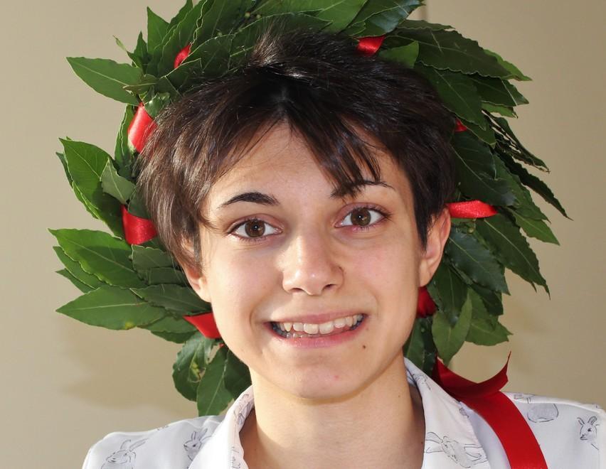 Si laurea con una tesi sulla “resilienza” dei carpigiani