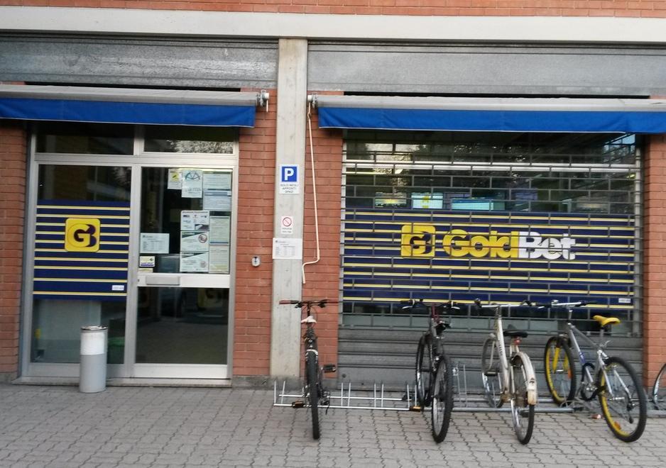 Rapinatori armati assaltano la Goldbet 