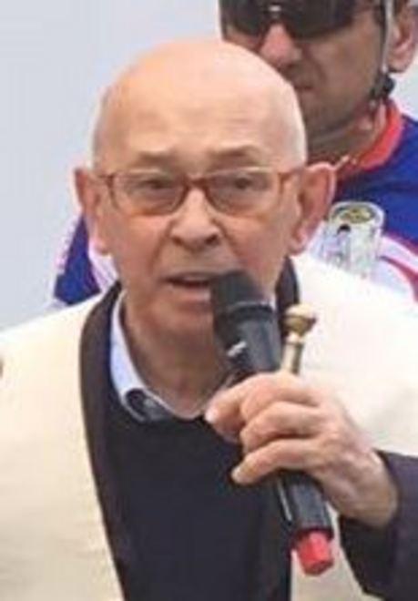 Don Giuseppe Crepaldi festeggia con la comunità 