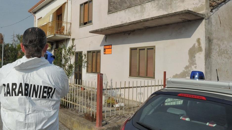 Attesa per l’autopsia sul corpo dell’anziana uccisa