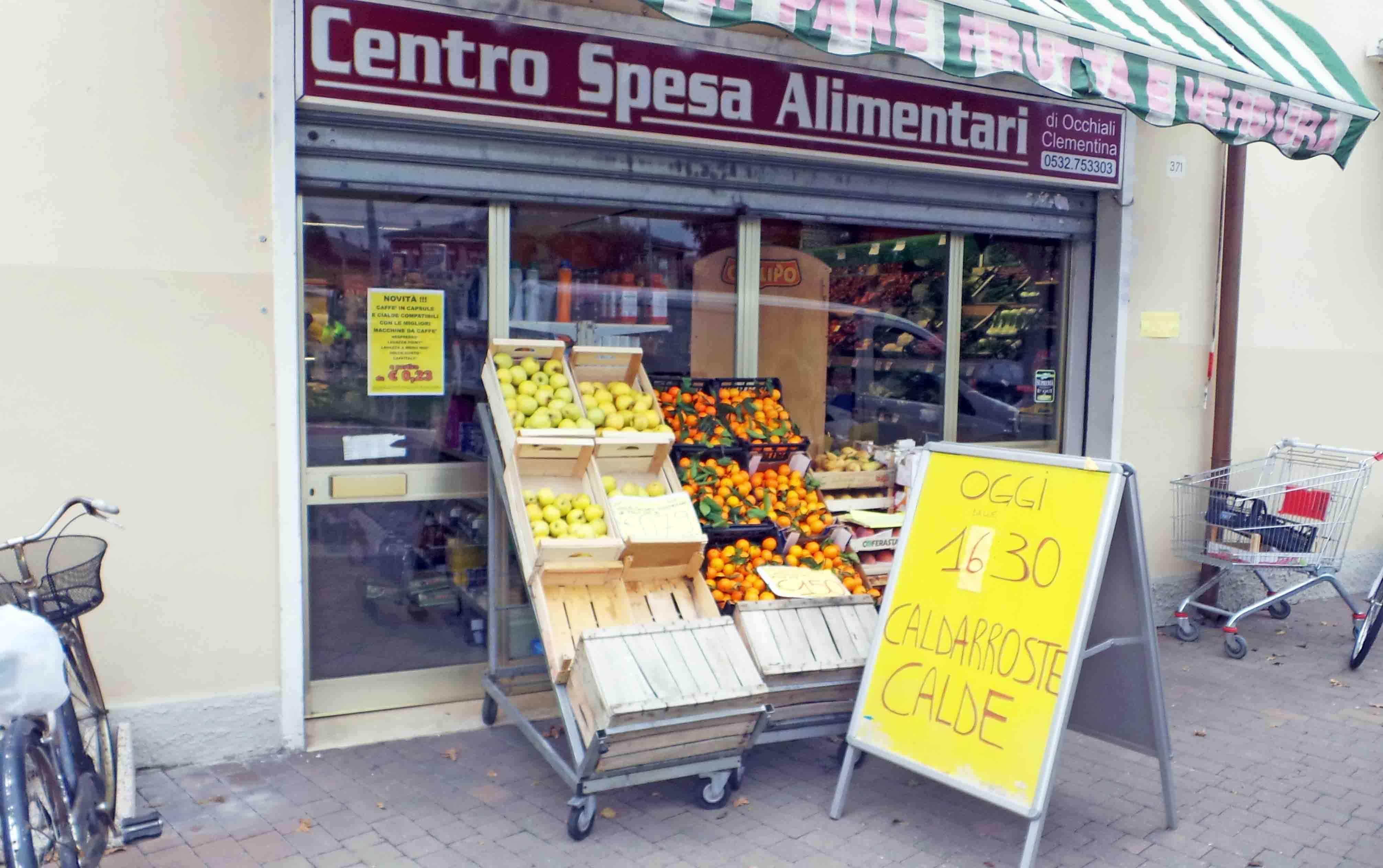 Il negozio rapinato a Pontegradella 