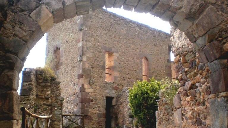 Laconi, il fantasma del castello che attira i turisti 
