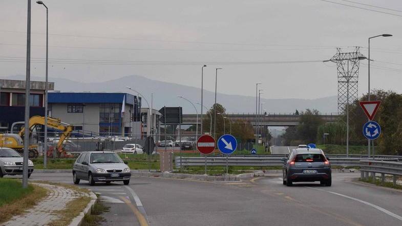 Tentata razzia a una concessionaria