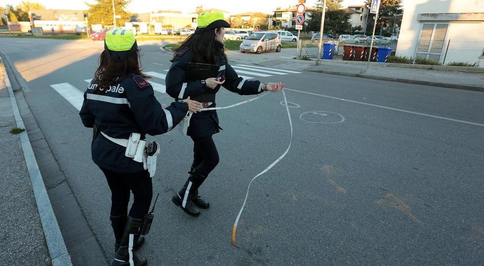 Investito da un’auto in gravi condizioni un anziano 