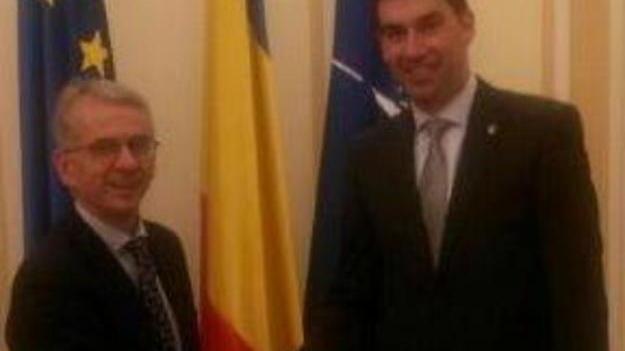 Il sottosegretario Cosimo Maria Ferri si confronta con il governo romeno