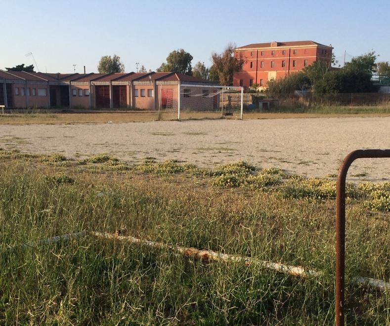 Fondi al campo di Maria Pia, la polemica diventa politica