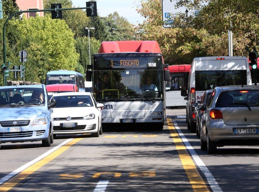 Vernaci: «Bisognerebbe triplicare i bus... e i costi»