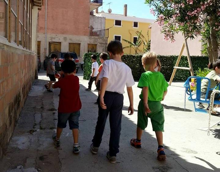 Bambini dell'asilo a Carloforte (foto Repetto)