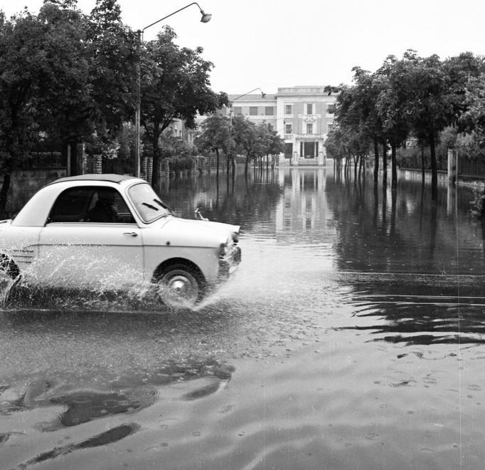 Via Pisano allagata sembra un angolo di città lagunare