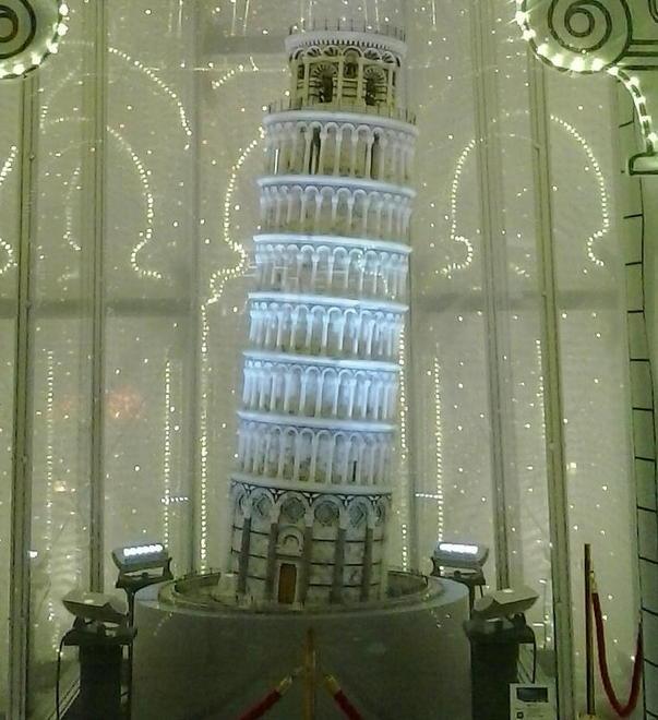 La Torre pendente d’alabastro conquista i giapponesi