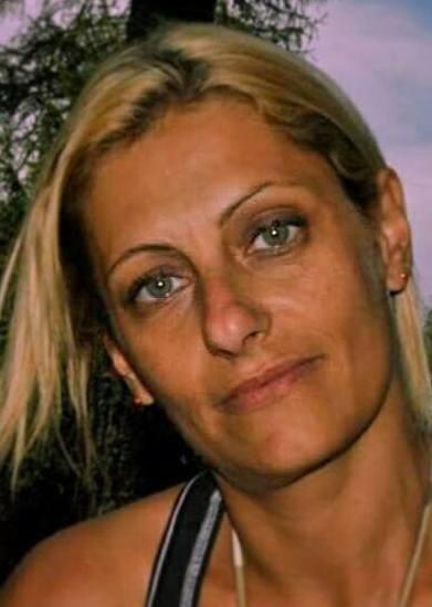 La barista muore a 44 anni lascia due figli, oggi il funerale
