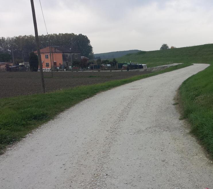 «La nostra strada è in stato di abbandono» 