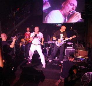 Al Santomato live sfila la storia del rock 