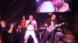 Al Santomato live sfila la storia del rock