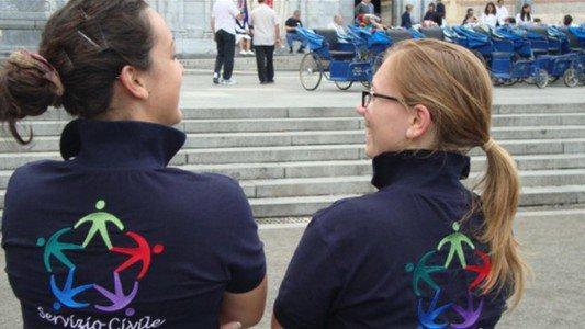 Due ragazze del servizio civile