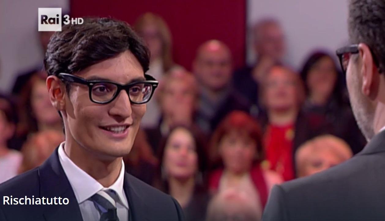 Michele Parisi davanti a Fabio Fazio al momento del primo round di domande