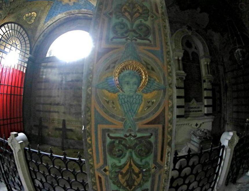 Cimitero ortodosso, tetto danneggiato: chiude la chiesa della Dormizione 