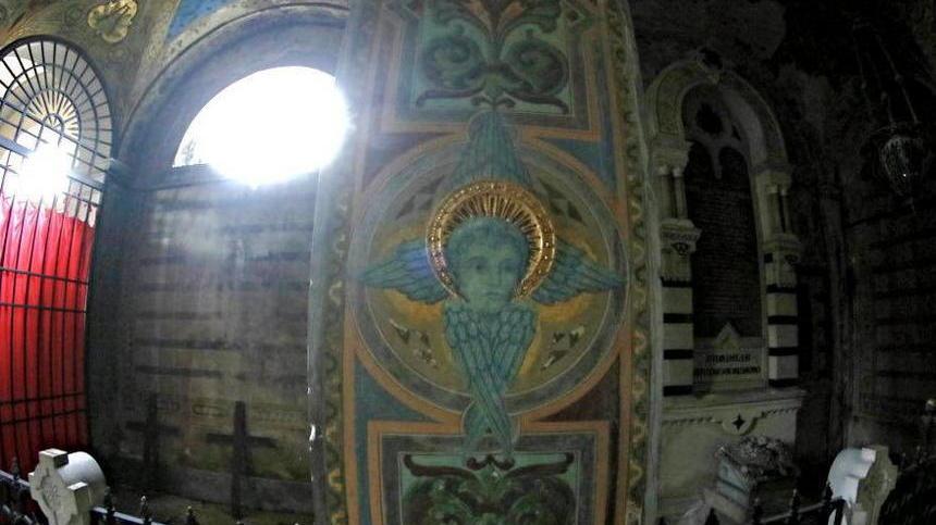 Cimitero ortodosso, tetto danneggiato: chiude la chiesa della Dormizione