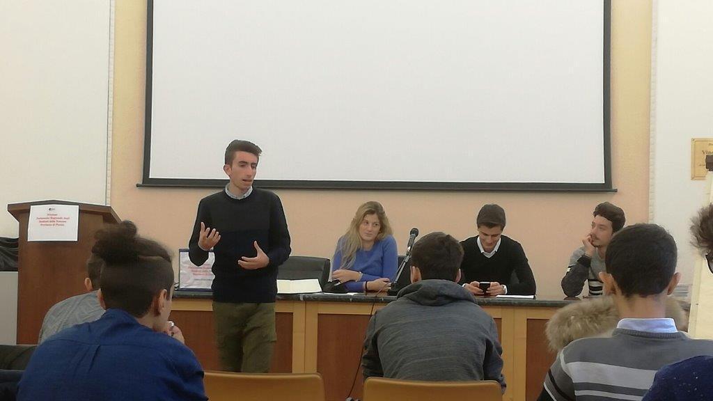 La riunione dei Grandi elettori nella sala della Provincia