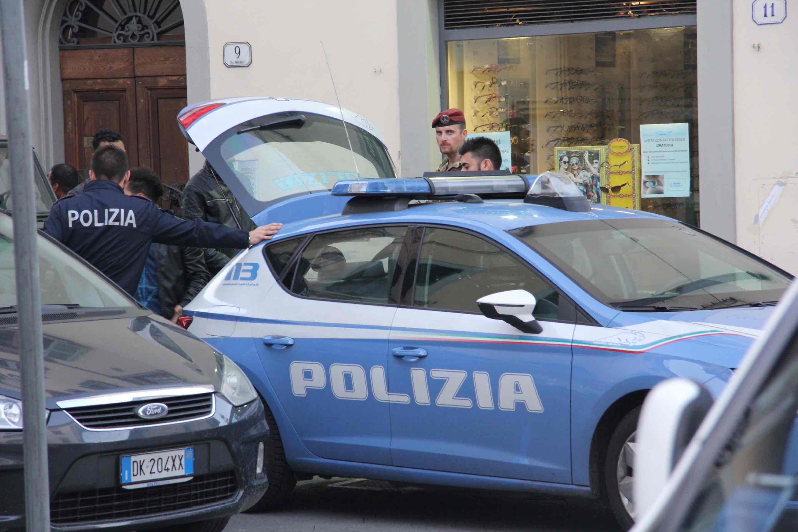 Una volante della polizia 
