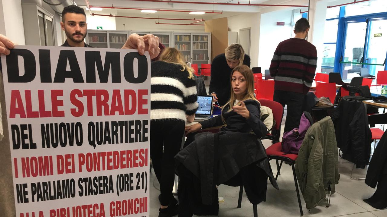 La locandina speciale per l'evento alla biblioteca comunale (Foto Franco Silvi)