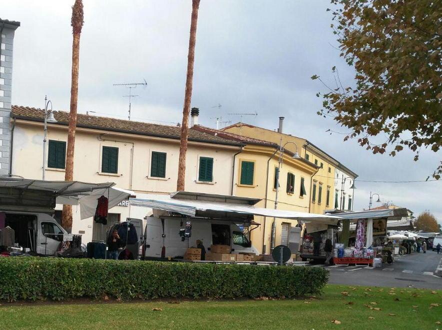 Il mercato di Vada in centro
