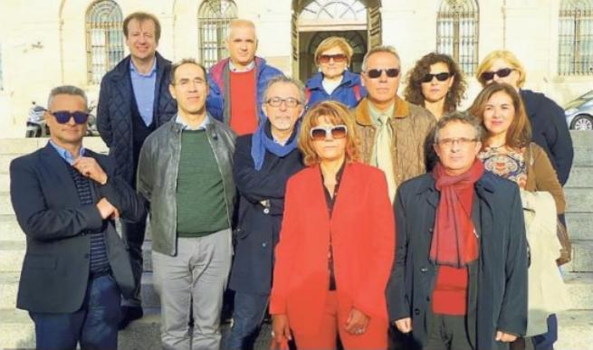 I presidi protestano davanti alla Prefettura (foto Ivan Nuvoli)