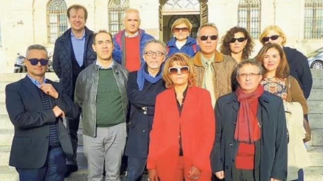 I presidi protestano davanti alla Prefettura (foto Ivan Nuvoli)