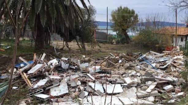 Blitz in Feniglia, demoliti gli ultimi abusi