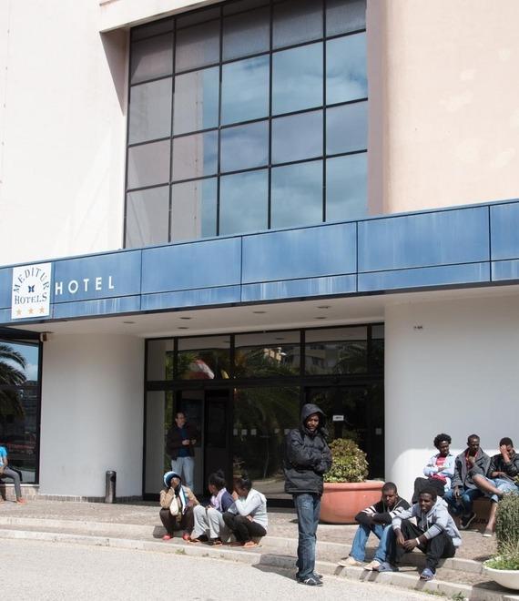 Un migrante trova 300 euro e li consegna a un vigile
