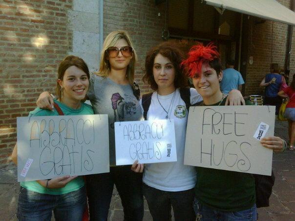 Anche a Prato l'iniziativa "Abbracci gratis"