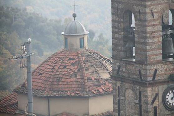 La cupola della chiesa danneggiata (foto inviata da Samuele Giannecchini)