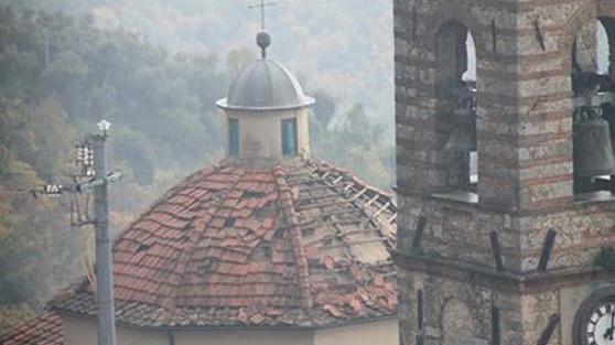 La cupola della chiesa danneggiata (foto inviata da Samuele Giannecchini)