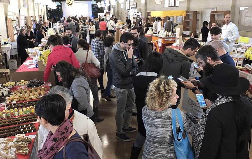 Il salone storico apre dalle 10,30 alle 20 Abbinamento con la mostra di Dalì