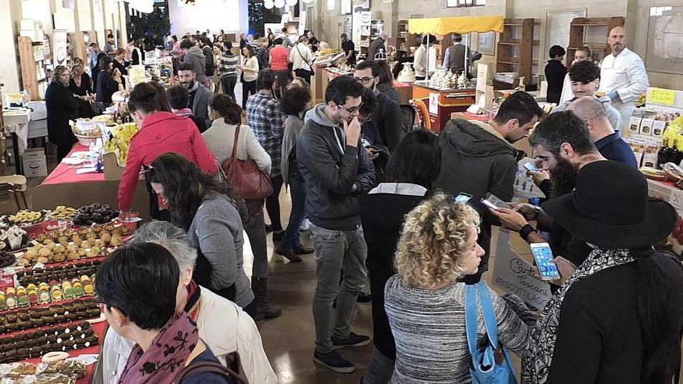 Il salone storico apre dalle 10,30 alle 20 Abbinamento con la mostra di Dalì