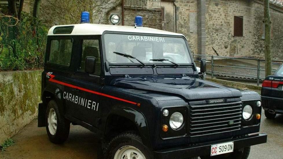 Svuotata l’auto col campionario