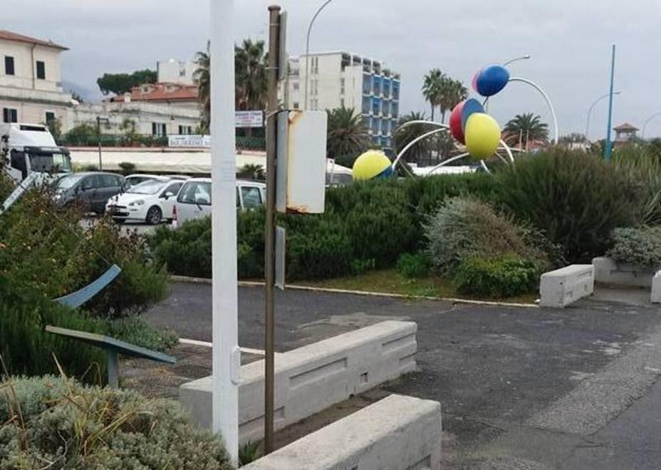 Sparisce defibrillatore del pontile, caccia ai ladri
