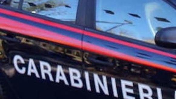 Si uccide in casa giovane donna