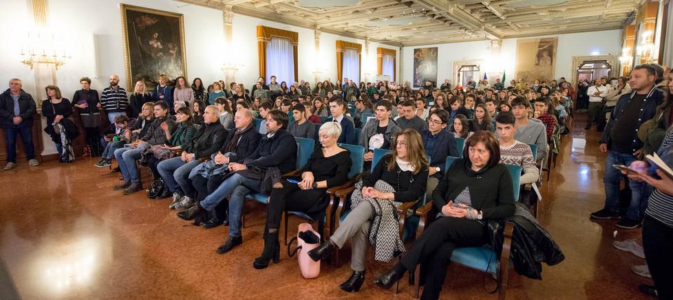 Pagella d’oro per i 130 migliori studenti